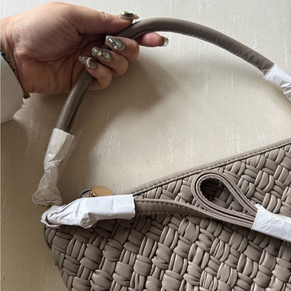 NWT Clare V Petit Moyen in RARE grey/taupe Puffy Woven Leather - Picture 4 of 4